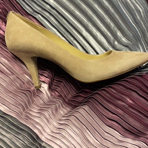 Michael Kors tan lady pumps/heels 9 1/2 - Picture 9 of 11